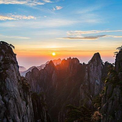 3-Day Mount Huangshan Private Tour with Hongcun Village and Tunxi Old Street 