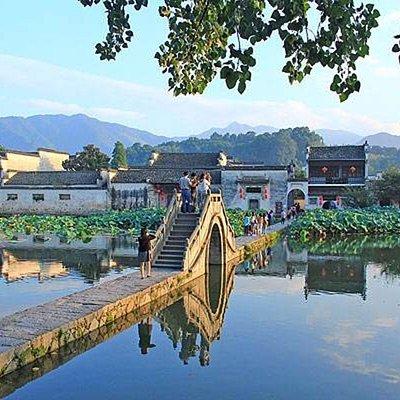 Hongcun Ancient Village Half-Day Private Tour from Huangshan 