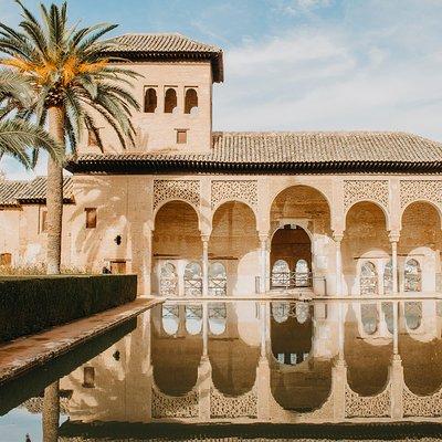 Alhambra and Generalife Skip-the-Line Ticket with Official Guide