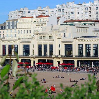 Private 3-hour Walking Tour of Biarritz with official tour guide