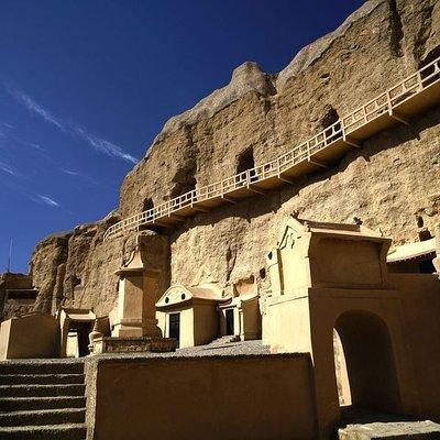 Dunhuang Private Day Tour to Yulin Grottoes and Suoyang City Ruins 