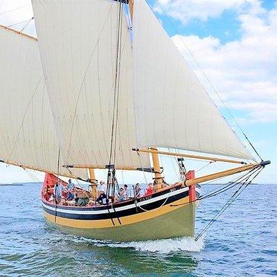 Schooner Fame Sailing Tour 