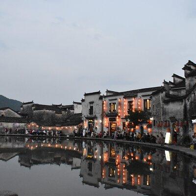 Full-Day Private Tour of Hongcun and Xidi Village with Pick Up