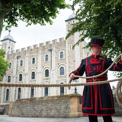 VIP Tower of London and Crown Jewels Tour with Private Beefeater Meet & Greet