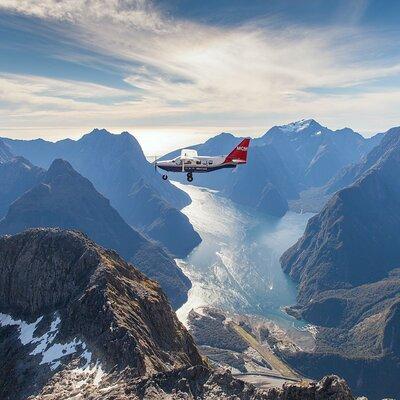 Milford Sound Small Group Tour from Queenstown with Scenic Flight