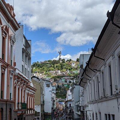 Quito Full Day Private Tour: Plazas, Churches, Teleférico and the Equator 