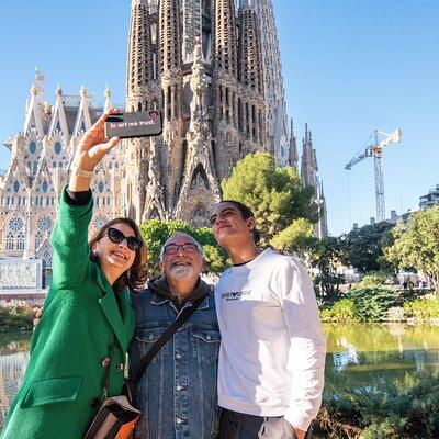 Sagrada Familia Small Group Guided Tour with Skip the Line Ticket