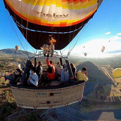 Hot Air Balloon Flight over Teotihuacan, from Mexico City