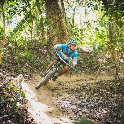 SINGLETRACK MOUNTAIN BIKE - Guided through the jungle