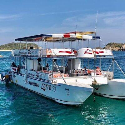 Guided Tours of the 7 Bays of Huatulco Oaxaca in Catamaran