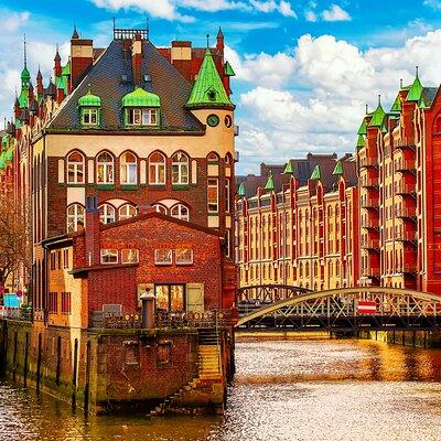 Bike Tour with a Private Guide: Hamburg Best Highlights 