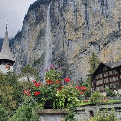 Mountain Majesty: Small Group Tour to Lauterbrunnen and Mürren