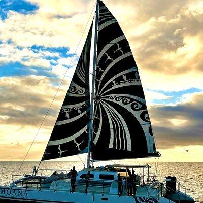 Moana’s Sunset Cocktail Sail Along Oahu's Waikiki Coast