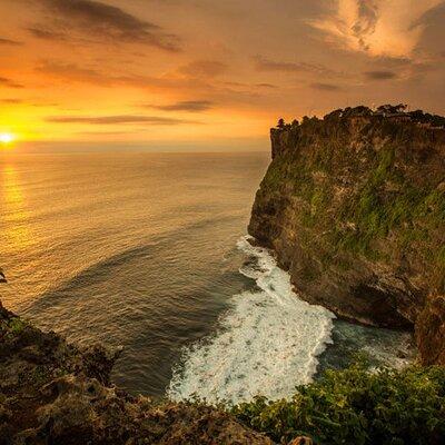 Uluwatu Sunset, Kecak Dance, and Dinner Jimbaran Beach