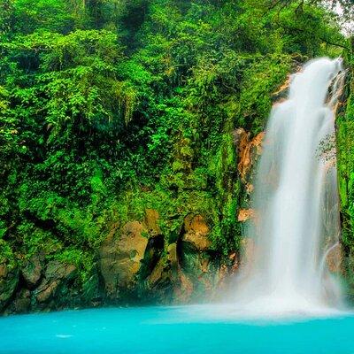 RIO CELESTE RIVER: Tubing+Rainforest+Wildlife+Waterfall+Active Volcano (PRIVATE)