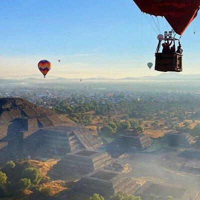 Hot Air Balloon Flights over Teotihuacán from CDMX or We Fly