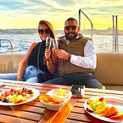 Bosphorus Sunset Luxury Yacht Cruise with Snacks and Live Guide