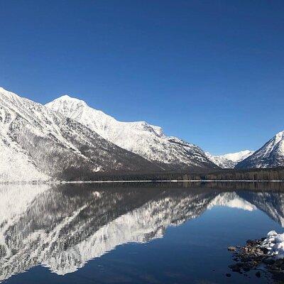 Combo: Scenic Drive & 2hr Snowshoeing Tour in Glacier National Park