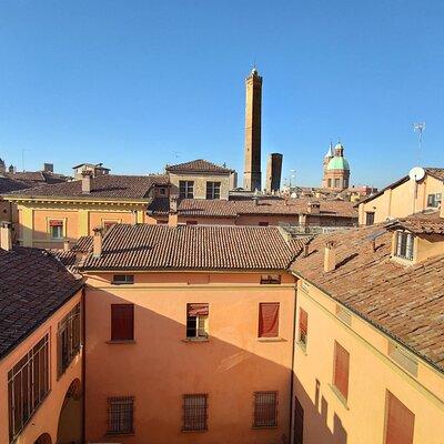 Bologna in one day: Art, History and Gastronomy