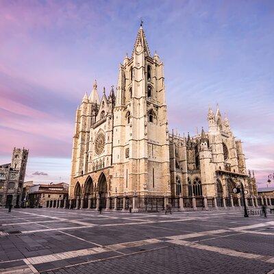 A Stroll Through León’s Enchanting Streets: Romantic Walking Tour