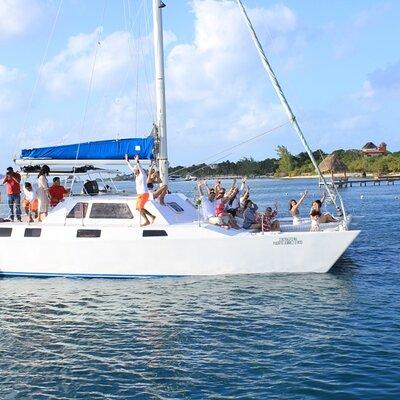 Private Family Catamaran From Isla Mujeres