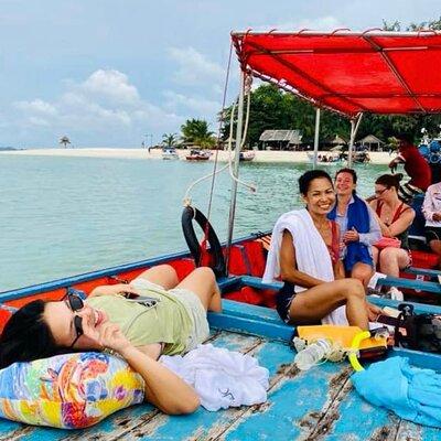 Half-Day Pig Island & Snorkeling Experience