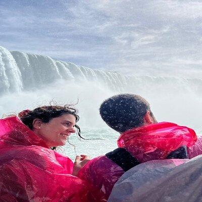 Niagara Falls Small Group Walking w/Boat & Behind The Falls Tour