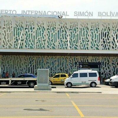 Private Arrival or Departure Transfer: Simon Bolivar Airport (One Way)
