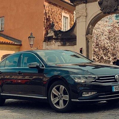 Passau to Prague - Private Transfer by LIMOUSINE 3+1pax