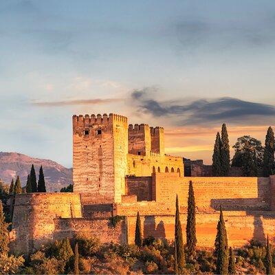 Granada : Private Walking Tour with Local Guide