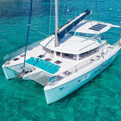 Mallorca Catamaran Small Group Cruise with Tapas 4-hours 