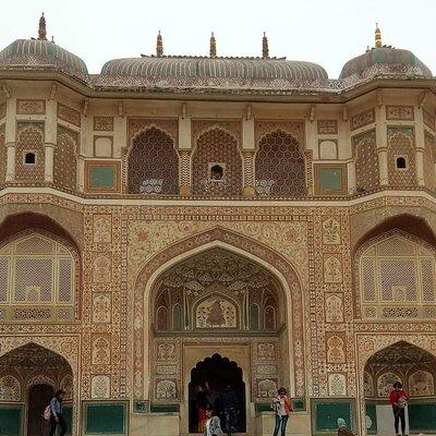 6-Days Golden Triangle Tour Delhi-Agra-Jaipur by Car and Driver