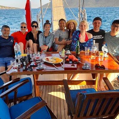 6 Hours Private Charter Boat Tour with Lunch in Bodrum