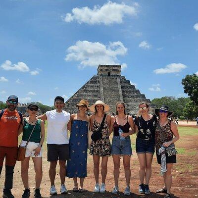 Chichen Itza Guided Group Walking Tour - Last minute booking