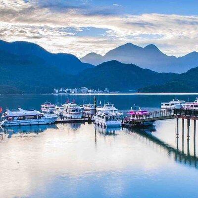 Sun Moon Lake & Qingjing Shared Day Tour from Taichung