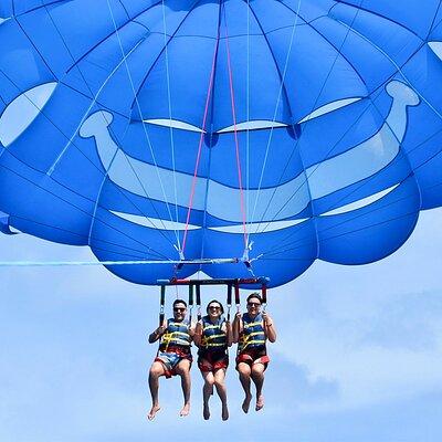 Parasailing in Waikiki Hawaii 