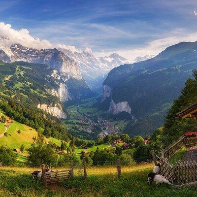 Interlaken: Private Car Tour to Swiss Villages, Capital & Castles