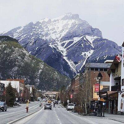 Full Day Private Luxury SUV Tour in Banff