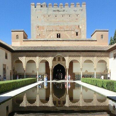 Walking tour in Alhambra, Nasrid Palaces and Generalife