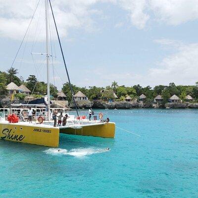 Negril PRIVATE CHARTER Catamaran (rate for 25 persons)