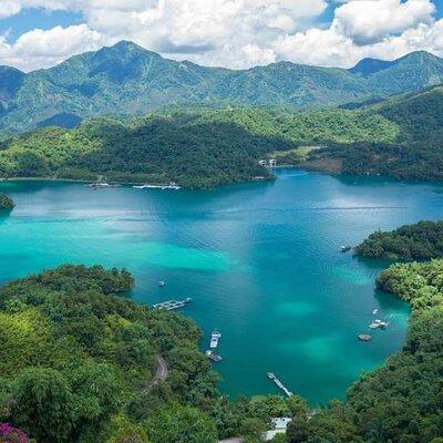 Sun Moon Lake and Qingjing Shared Day Tour From Taichung