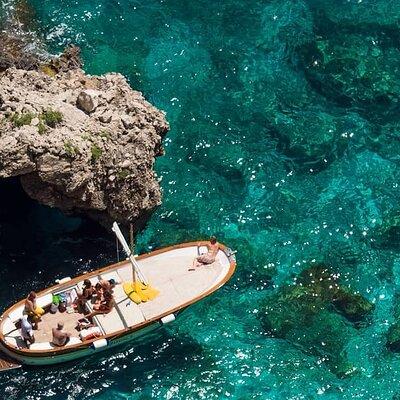 3-hour private boat tour of Capri with a swim stop