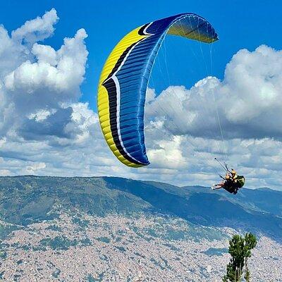 Tour Paragliding in Medellín.