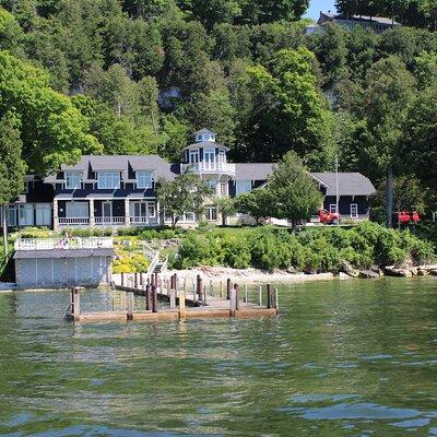 Strawberry Islands Scenic Boat Tour and Historic Cottage Row