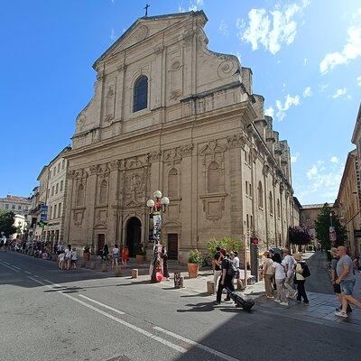 Guided tour of the Historic Center of Avignon