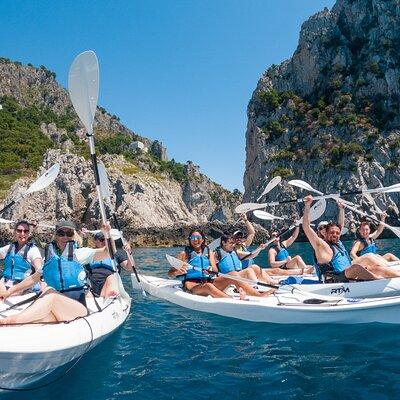 Kayak tour in Capri between caves and beaches