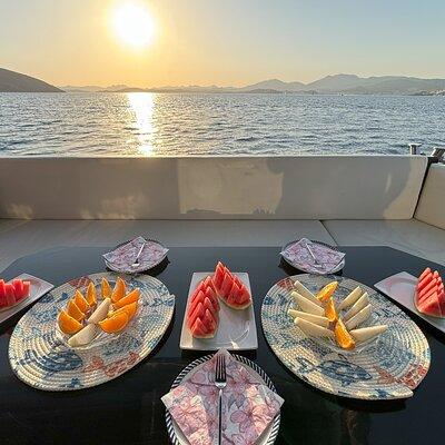 Bodrum Private Motor-Yacht Sunset Tour With Dinner For 3 Hour 
