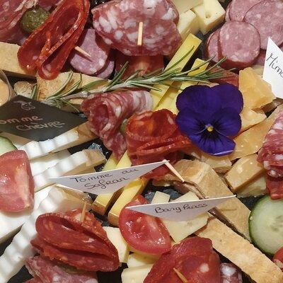 Visit and tasting of wines and cheese and charcuterie platter