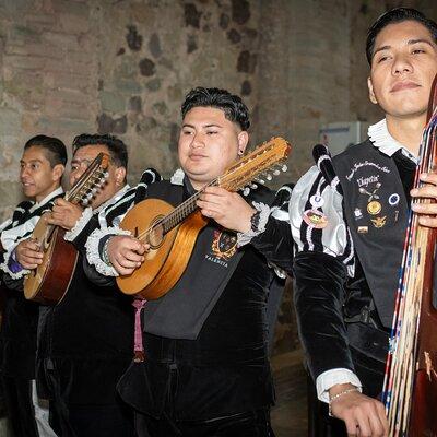 Street party with the Estudiantina of Guanajuato