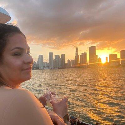 Miami Sightseeing Cruise on a Luxury Yacht 